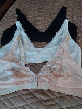 3 Lace Frontclosure Wireless Bra  Black, White, Blush.Adj Straps 46-48 F/G. NWOT
